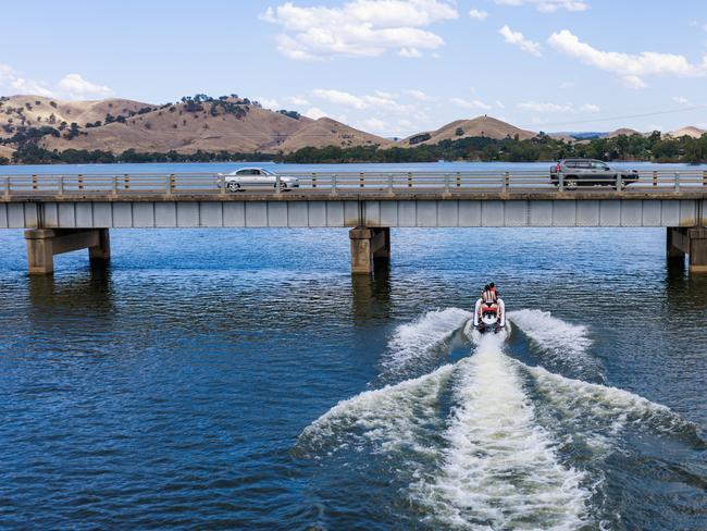 10/02/2023 The bridge at Bonnie Doon on the edge of Lake Eildon in VictoriaÃs North East which is currently at 98%, the fullest its been in February since 2000. Aaron Francis / The Australian