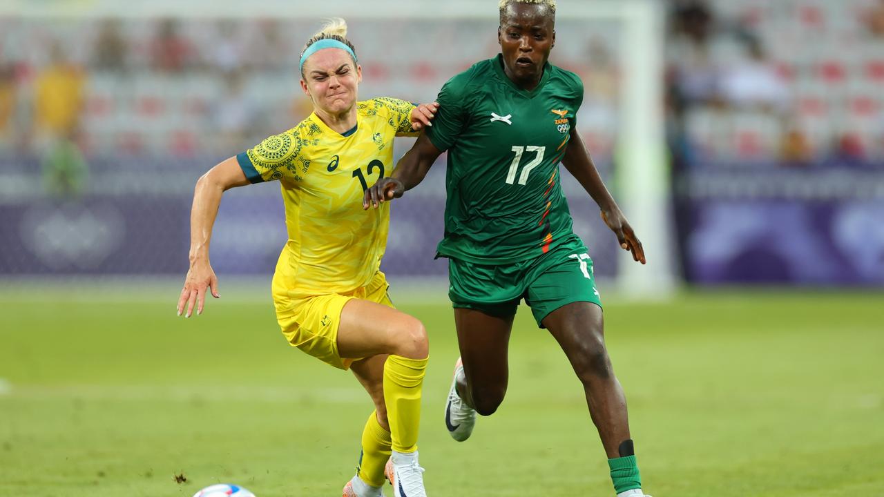 Ellie Carpenter (L) and the Matildas remain in the dark over their pay dispute with Football Australia. Picture: Getty