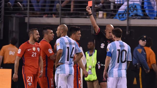 Chile's Marcelo Diaz (L) is sent off by Brazilian referee Heber Lopes in the Copa America final.