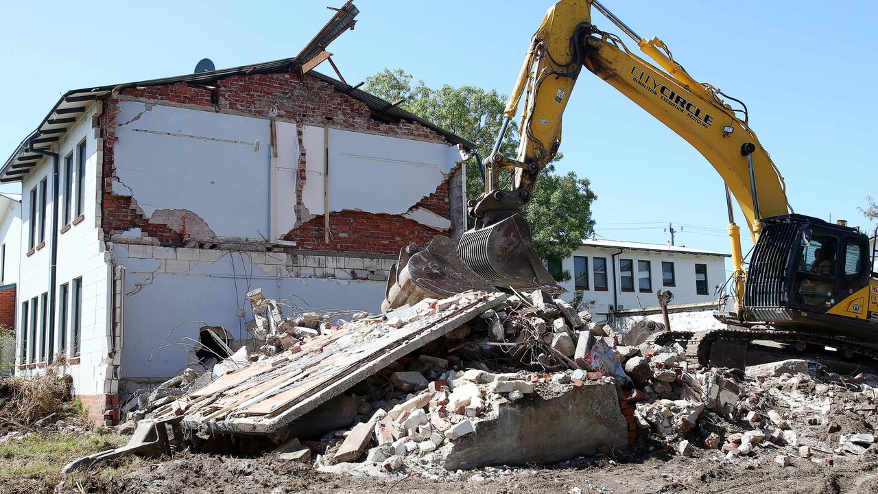 Demolition underway at Tate St, East Geelong public housing | Geelong ...