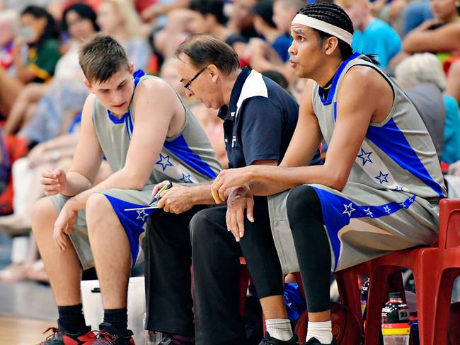 Gary Shipway (middle) has been named the new chairman of Darwin Basketball.