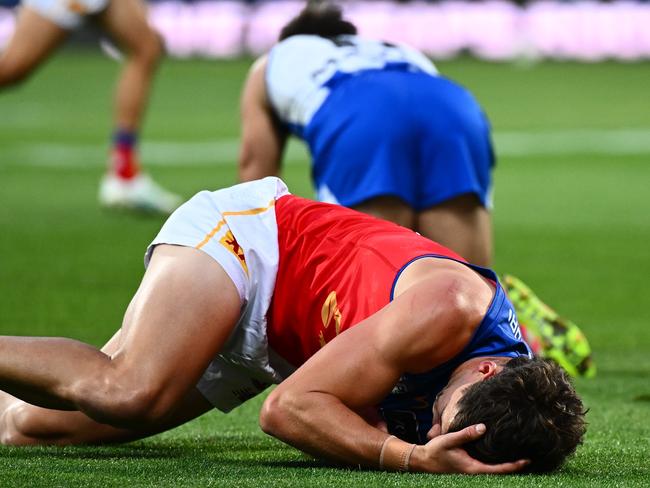 Jarrod Berry and Luke McDonald react to the incident. Picture: Steve Bell/Getty Images