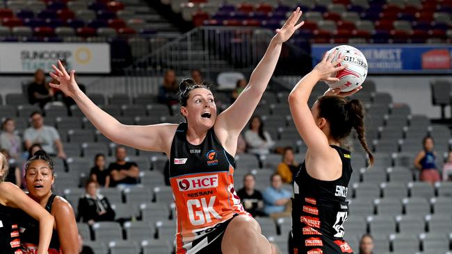 BRISBANE, AUSTRALIA – AUGUST 29: Sam Poolman of the Giants pressures Gabrielle Sinclair of the Magpies during the round eight Super Netball match between the Collingwood Magpies and the Giants at Nissan Arena on August 29, 2020 in Brisbane, Australia. (Photo by Bradley Kanaris/Getty Images)