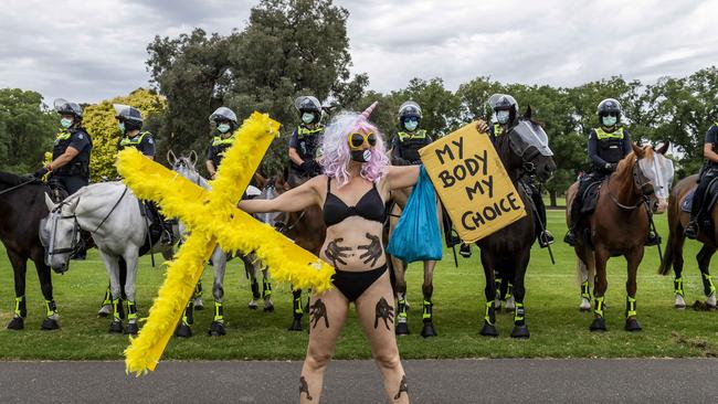 Anti-vaxxers protest against Covid-19 vaccinations at Fawkner Park in Melbourne. Picture: Jake Nowakowski