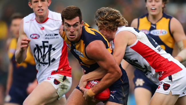 Scott Lycett is tackled by Jayden Hunt. Picture: Getty Images