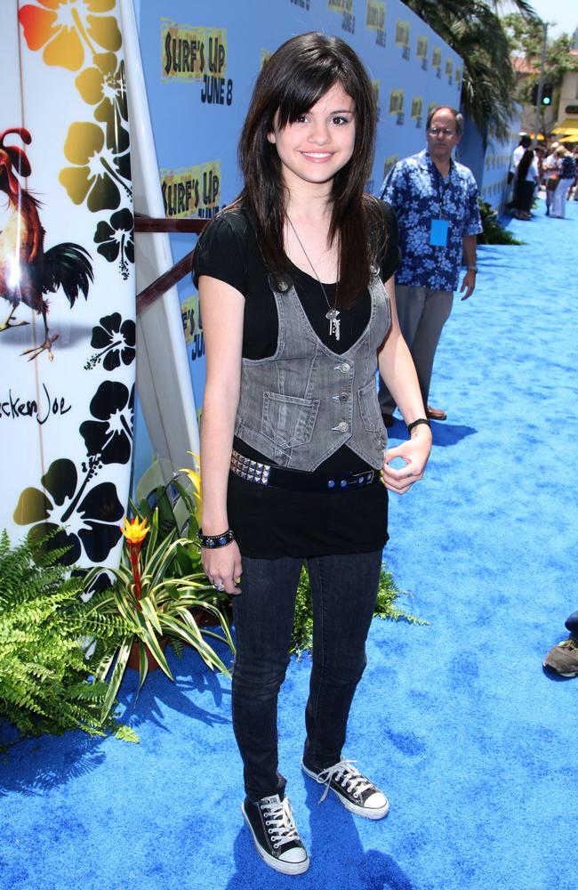 Remember when wearing fitted dresses over jeans or leggings on red carpets was a thing? But when you’re the tween of the Disney Channel, anything goes. Photo by Alberto E. Rodriguez/ Getty Images