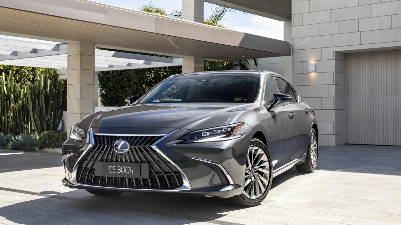 Lexus Es 300h 2022 Model Review Finds It Leads Sedans For Space And 