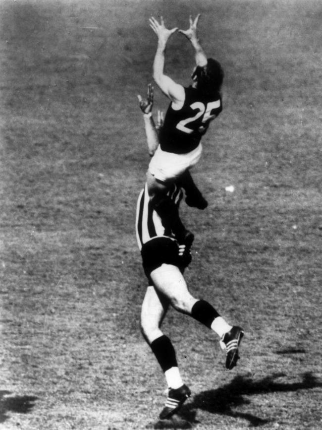 Alex Jesaulenko’s legendary mark over Graham ‘Jerka’ Jenkins in the 1970 Grand Final. It made them both famous.