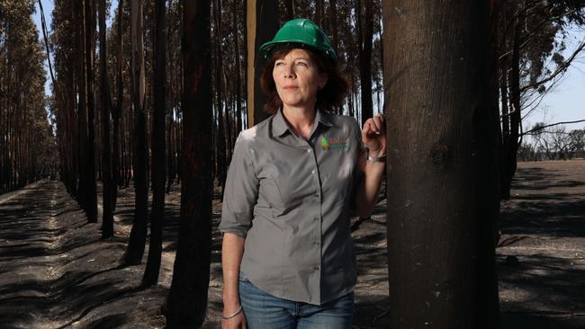 Shauna Black on January 4, the day after fire ripped through Kangaroo Island. Picture: Emma Brasier