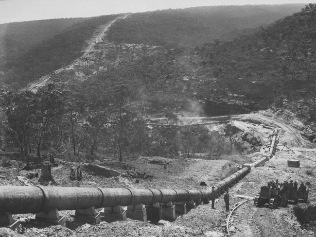 The Pymble-Warringah Main under construction. Photo Manly, Warringah and Pittwater Historical Society