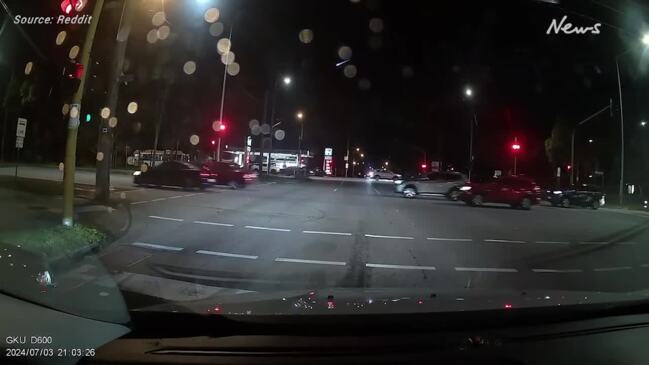 Exploding meteor lights up Melbourne sky