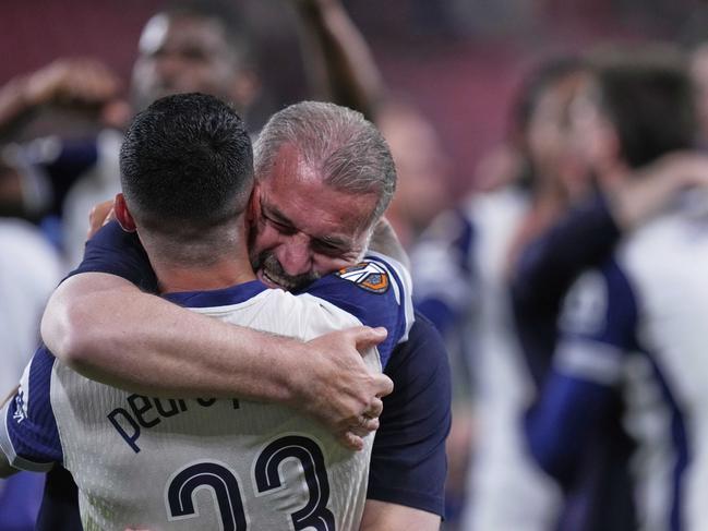 Tottenham's head coach Ange Postecoglou celebrates with Tottenham's Pedro Porro after the Europa League final soccer match between Tottenham Hotspur and Manchester United at the San Mames Stadium in Bilbao, Spain, Wednesday, May 21, 2025. (AP Photo/Jose Breton)
