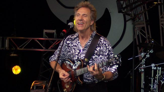Gary Puckett performing at Blacktown Workers Club in March 2009. He is performing with the Union Gap this Sunday at CabraVale Diggers.