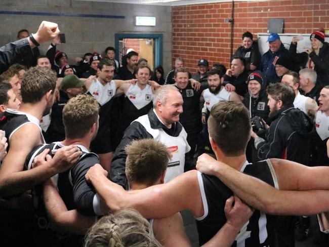 Ian Barnes leads the team song. Picture: Teagan Cairns