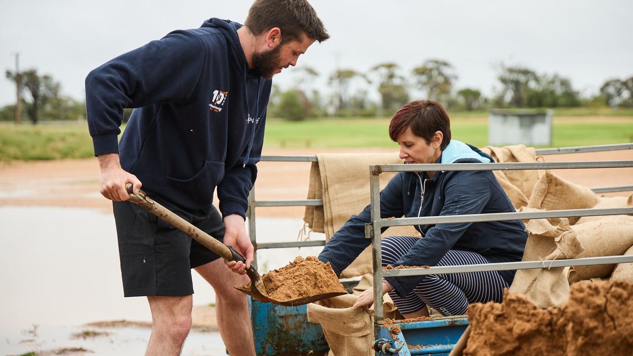 Ben and Jodie Piggott preparing sandbags for potential flooding in Morgan on Sunday. Picture: Matt Loxton