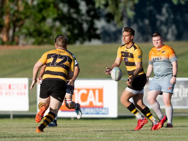 Darwin Dragons fly-half Brayden Cunningham with a pass to captain Drew Tobin. Picture: Che Chorley