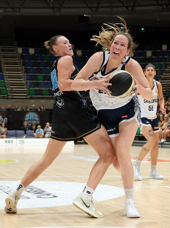 Geelong’s Keely Froling is challenged by Nicole Munger of the UC Capitals. Picture: Mark Metcalfe/Getty Images