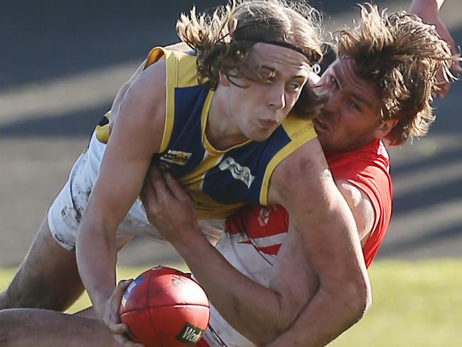 Hampden FL, South Warrnambool Roosters v North Warrnambool Eagles, at South Warrnambool, South Warrnambool  &  Jett Bermingham, 32,  North Warrnambool,    Picture Yuri Kouzmin