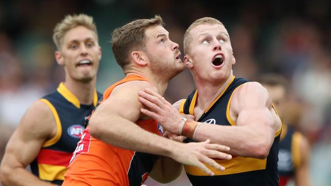 Reilly O'Brien tries to get the better of GWS’ Matt Flynn.