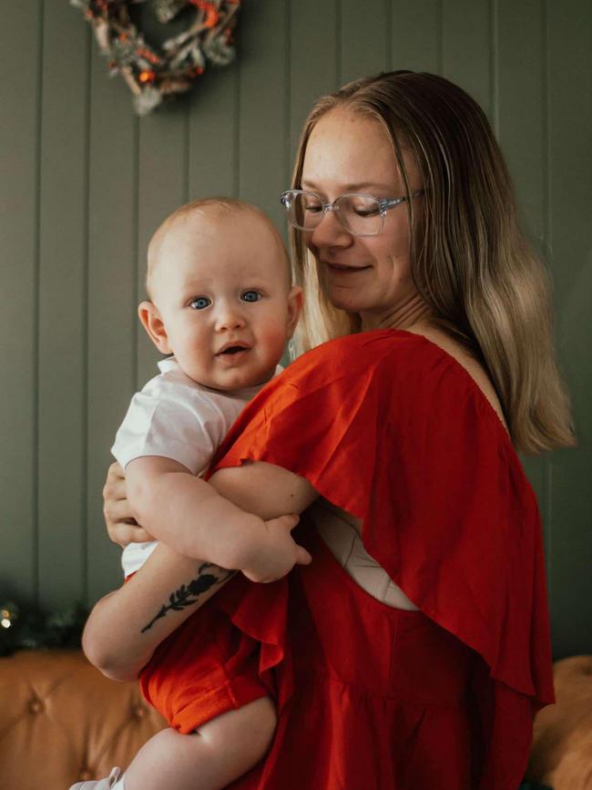 Darson with his mum Madyson Smith.