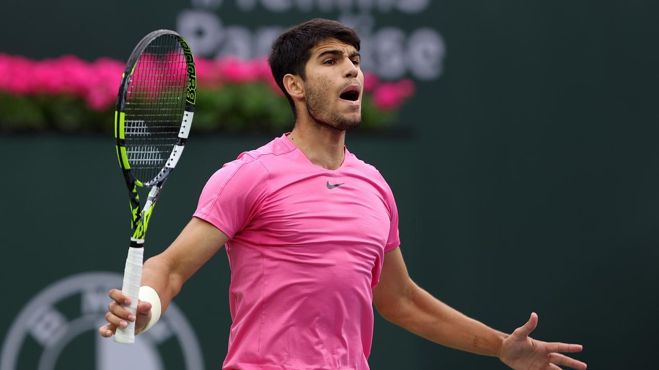 Alcaraz atropela Medvedev, é campeão em Indian Wells e retoma