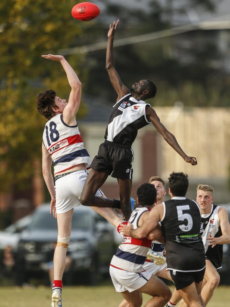 Southern: Highett’s Jack Courtie is beaten to the tap by Mamath Ter<br/> of Oakleigh Districts. Picture: Valeriu Campan