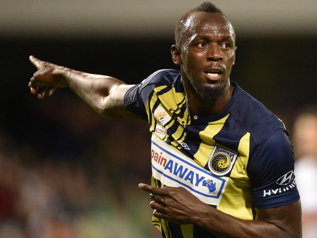 TOPSHOT - Olympic sprinter Usain Bolt celebrates scoring a goal for A-League football club Central Coast Mariners in his first competitive start for the club against Macarthur South West United in Sydney on October 12, 2018. (Photo by PETER PARKS / AFP) / -- IMAGE RESTRICTED TO EDITORIAL USE - STRICTLY NO COMMERCIAL USE --
