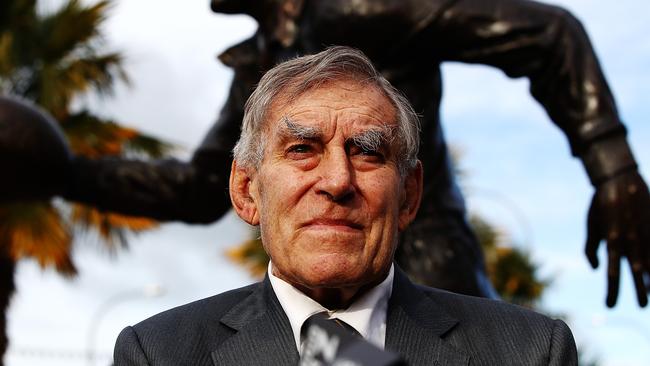 Thousands have gathered to celebrate the life of All Black Sir Colin Meads.