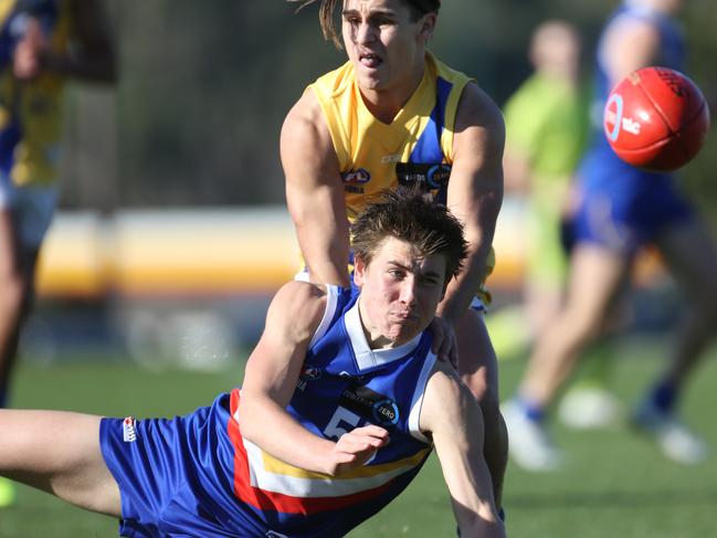 Chayce Black dishes out a handball for Eastern Ranges. Picture: Stuart Milligan