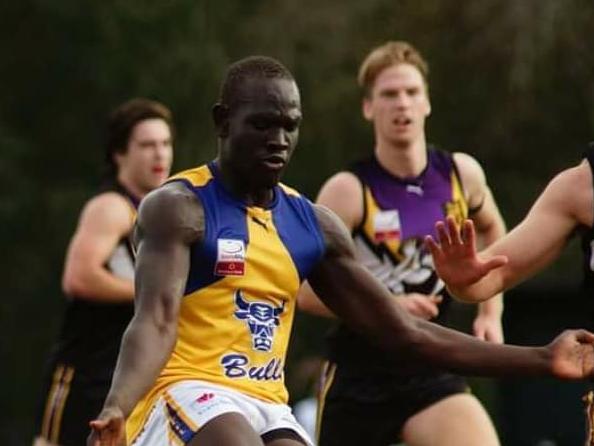 Goy Lok playing for Noble Park