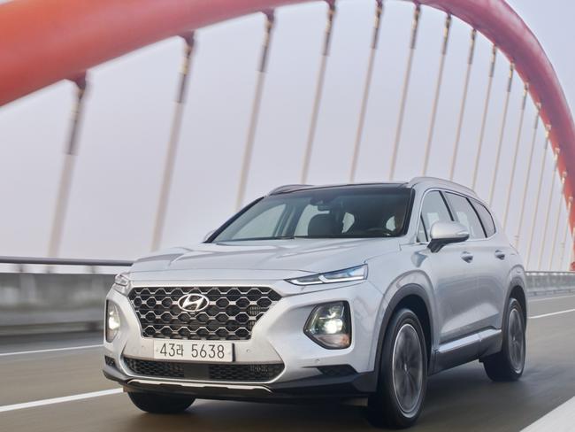 Photo of the 2018 Hyundai Santa Fe (overseas model)