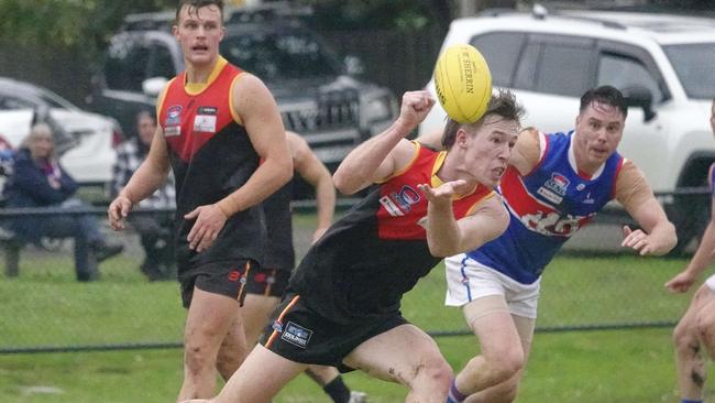 Benton dishes out a handball in traffic. Picture: Valeriu Campan