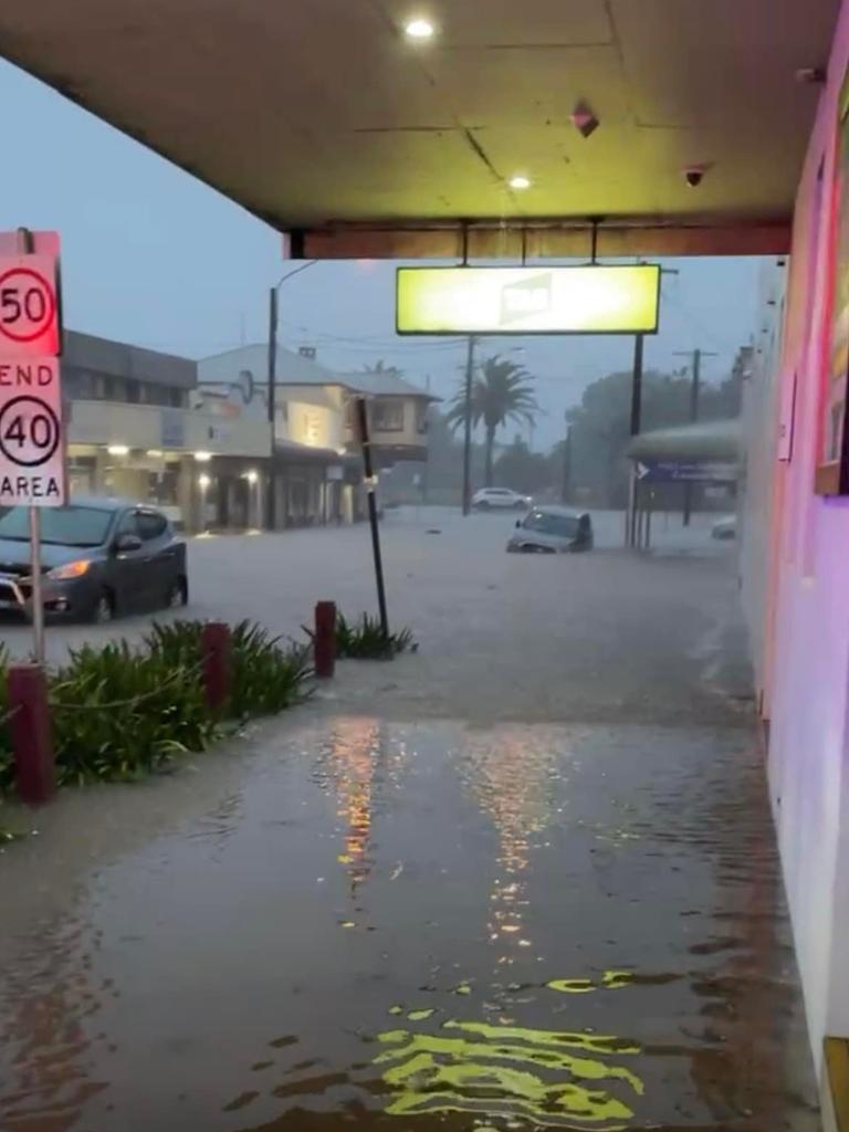 Wauchope flash flooding: more rain damages Bago Tavern, submerges golf ...