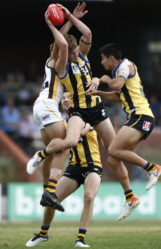 Tom Highmore takes a strong mark in the VFL. Picture: Darrian Traynor/AFL Photos