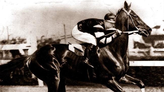 Undated. Racehorse 'Phar Lap' with jockey Jim Pike. Racing.