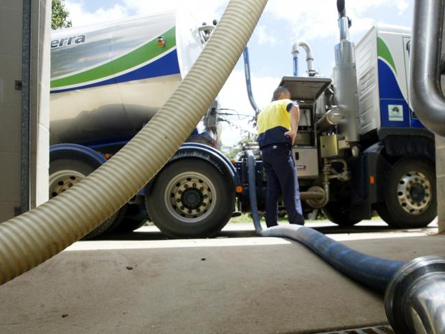 14/02/2008 NEWS: Greg Coote. Fonterra Milk Tanker Driver. Darnum. Pic. Greg Scullin