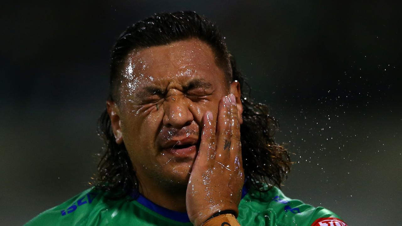 CANBERRA, AUSTRALIA - APRIL 17: Josh Papalii of the Raiders splashes water on his face during the round six NRL match between the Canberra Raiders and the Parramatta Eels at GIO Stadium on April 17, 2021, in Canberra, Australia. (Photo by Matt Blyth/Getty Images)