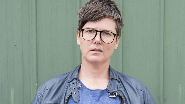 Hannah Gadsby has been awarded the prestigious Barry Award at the 2017 Melbourne International Comedy Festival.