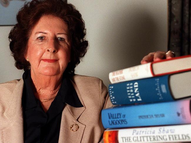 Author Patricia Shaw at home on the Gold Coast, 01/12/97.P/