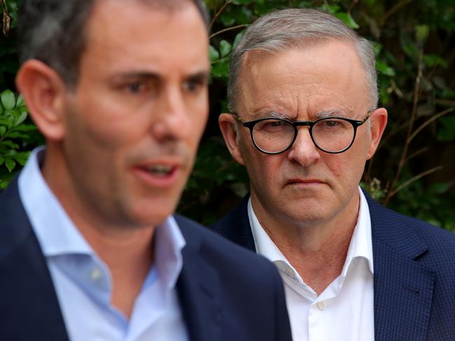 FEDERAL ELECTION TEAM 2022. LABOR BUS TOUR 18/4/2022 - Labor leader Anthony Albanese visits flood victims in Auchenflower, Brisbane on day 7 of the federal election campaign. Albo is accompanied by Shadow Treasurer Jim Chalmers, Labor candidate for Brisbane, Madonna Jarrett. Picture: Toby Zerna