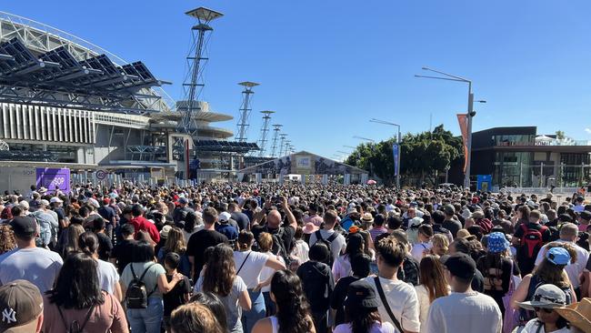 Huge crowds and Easter show queues on Good Friday.