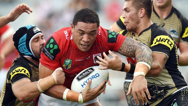 Tyson Frizell (centre) of the Dragons is tackled by Jamie Soward (left) and Will Smith of the Panthers during the round 4 NRL match between the St George Illawarra Dragons and the Penrith Panthers at WIN Stadium in Wollongong on Sunday, March 27, 2016. (AAP Image/Paul Miller) NO ARCHIVING, EDITORIAL USE ONLY