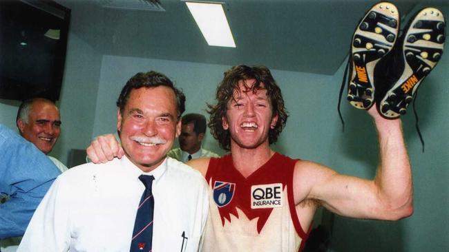 Sydney Swans coach Ron Barassi with Dale Lewis after victory in 1995.