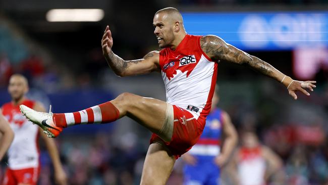 Sydney's Lance Franklin kicks a bomb. Photo: Phil Hillyard.