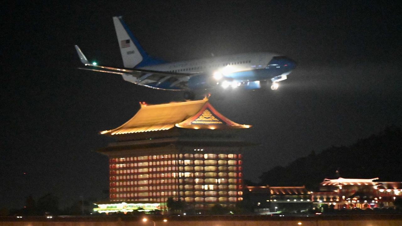 A US military aircraft with US House Speaker Nancy Pelosi on board prepares to land at Songshan Airport in Taipei on August 2, 2022. Picture: Sam Yeh / AFP