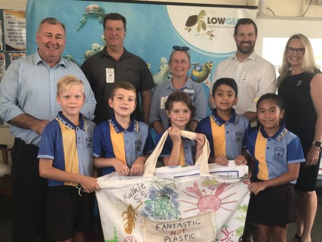 Kalkie State School students and staff with Mayor Jack Dempsey, GBRMPA CEO Josh Thomas and chief scientist Dr David Wachenfeld.