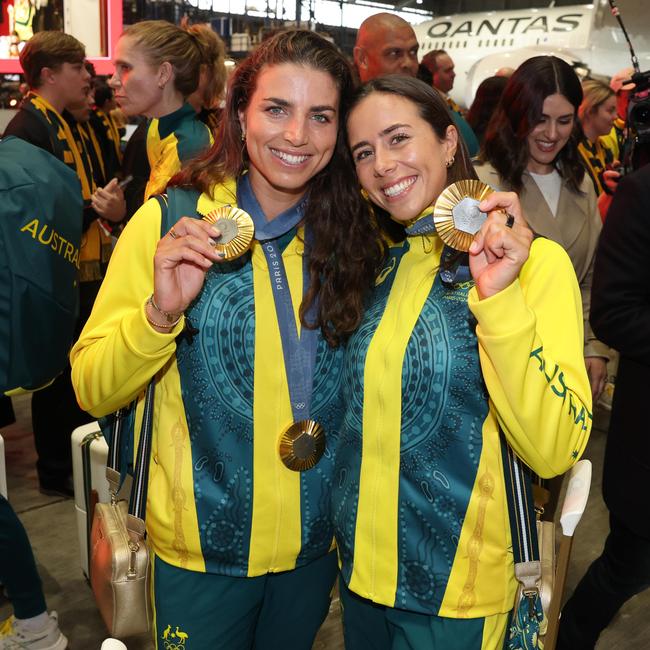 Sisters Noemie and Jess Fox. OLYMPICS: Australian Team Arrival – Sydney Picture: Rohan Kelly