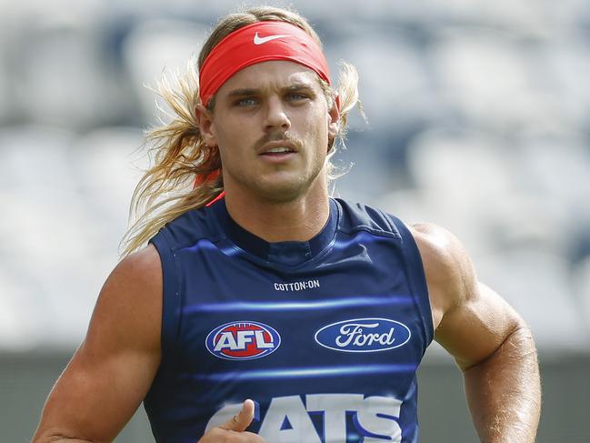 NCA. MELBOURNE, AUSTRALIA. 13th February, 2025 . Geelong training at GMHBA Stadium .    Bailey Smith of the Cats  during training today   .  Picture: Michael Klein