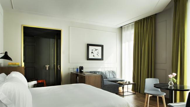 Junior suite at Totem Madrid and the effective light blocking curtains.