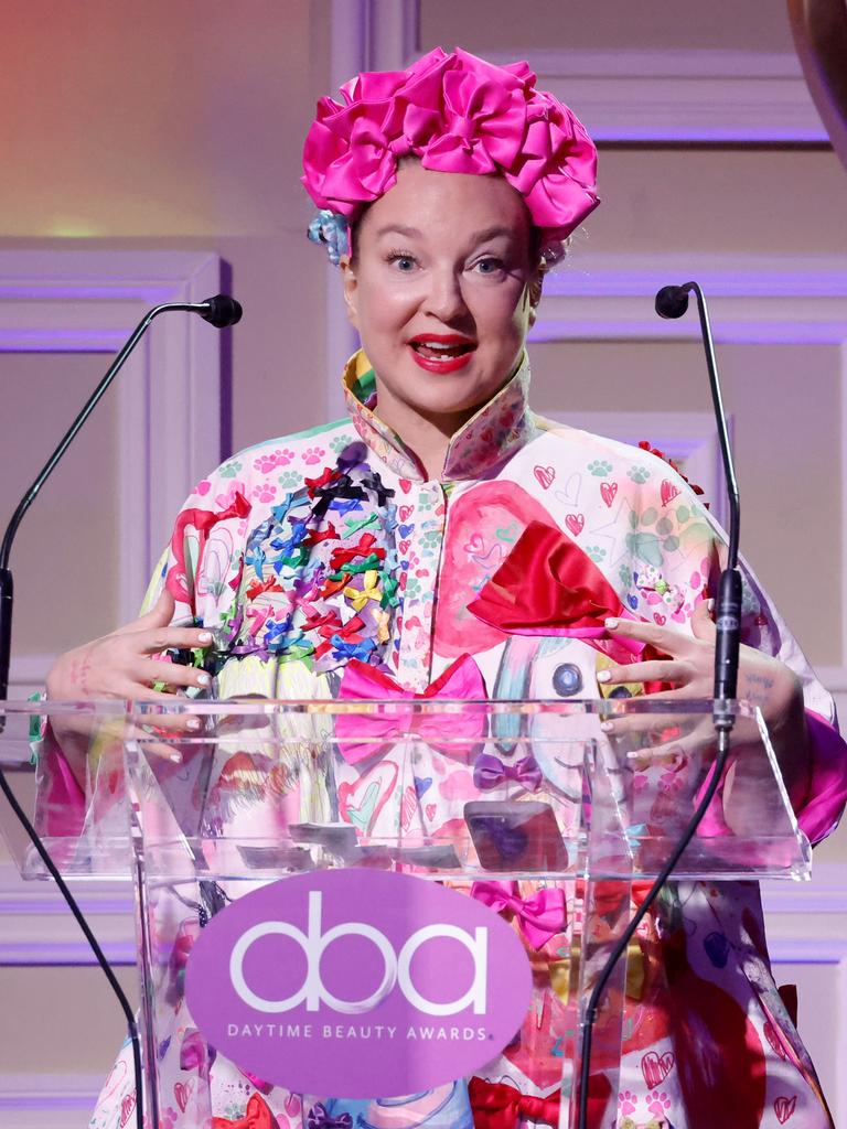 Daytime Beauty Awards Sia appears alongside Jennifer Lopez, Jenna